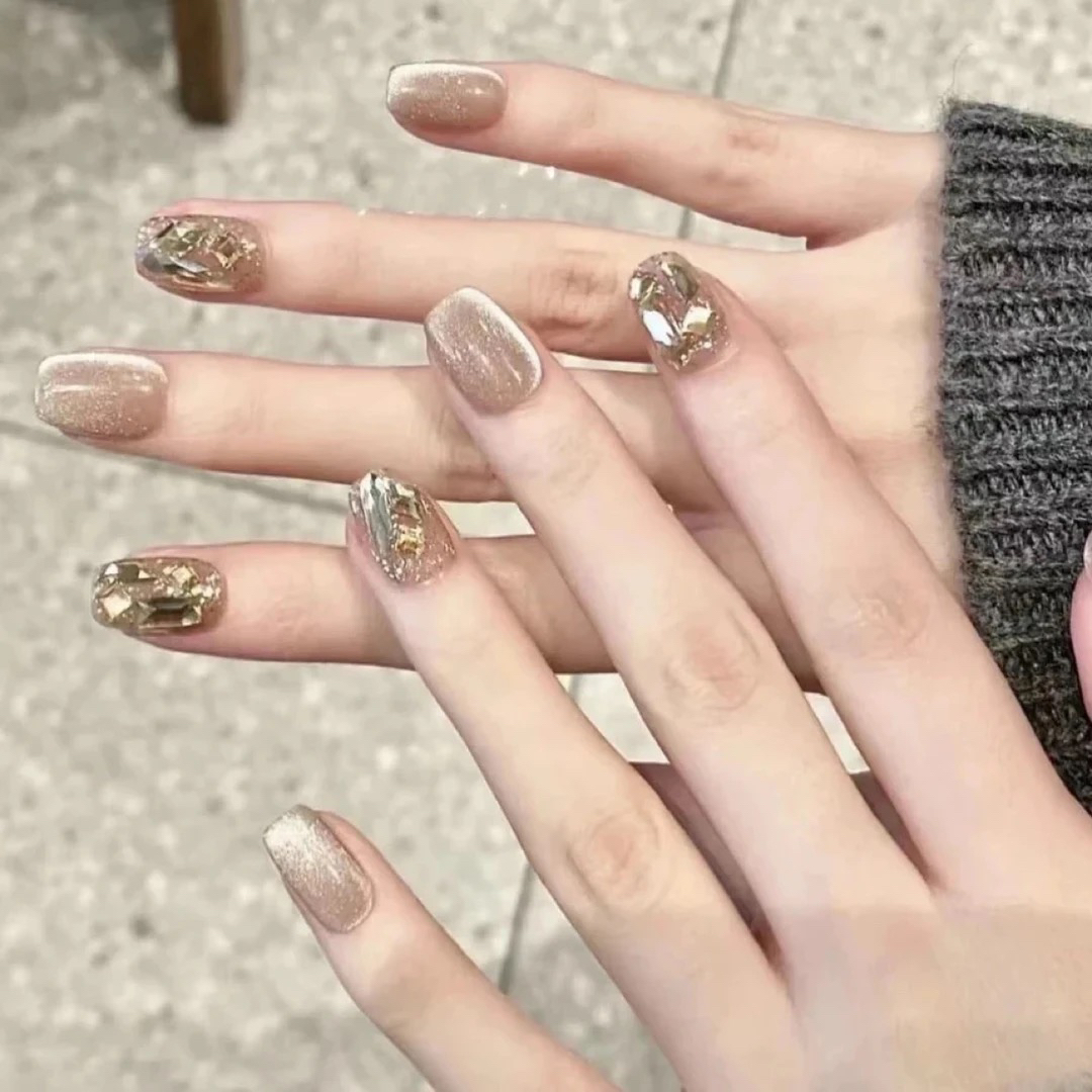 秋日奶茶棕猫眼爆闪香槟钻手工穿戴甲短款显白气质可拆卸美甲贴片