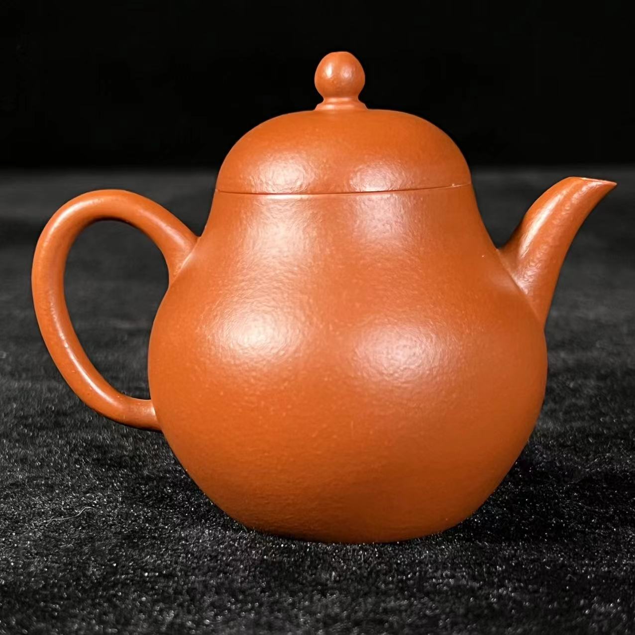 Lot2:   紫砂朱泥梨形壶 D：11cm