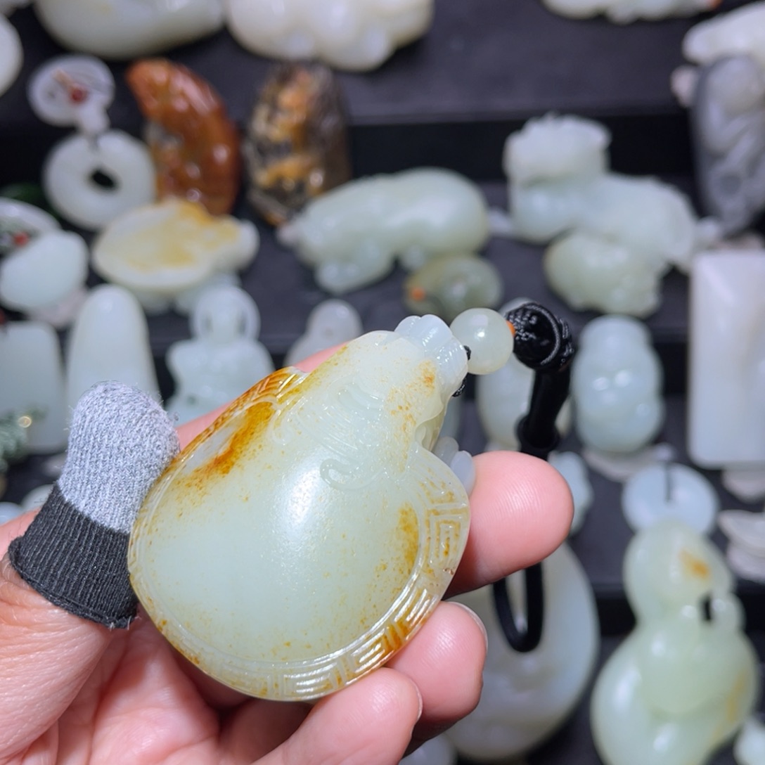 和田玉颈饰未镶嵌彷**是