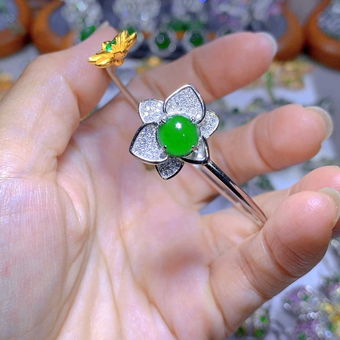 翡翠颈饰银S925镶嵌天然翡翠