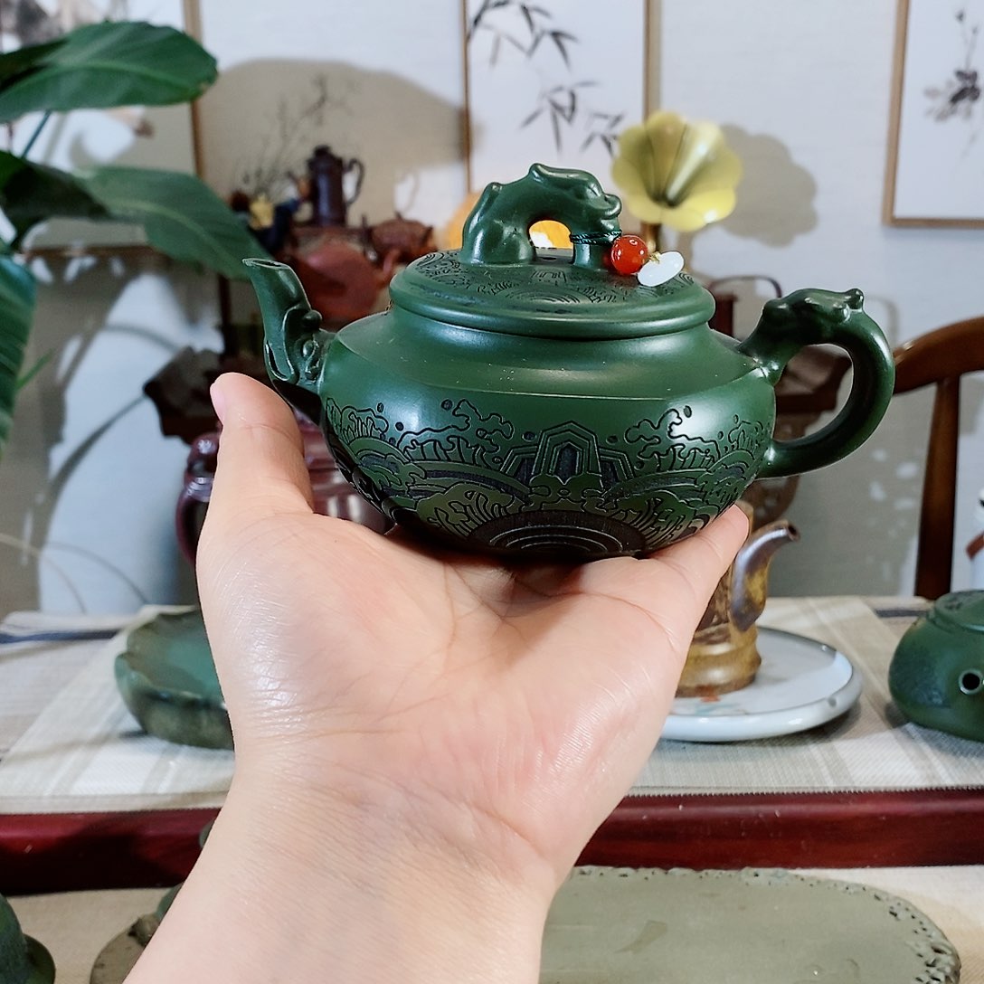 紫砂茶壶宜兴紫砂壶甩出吃货手