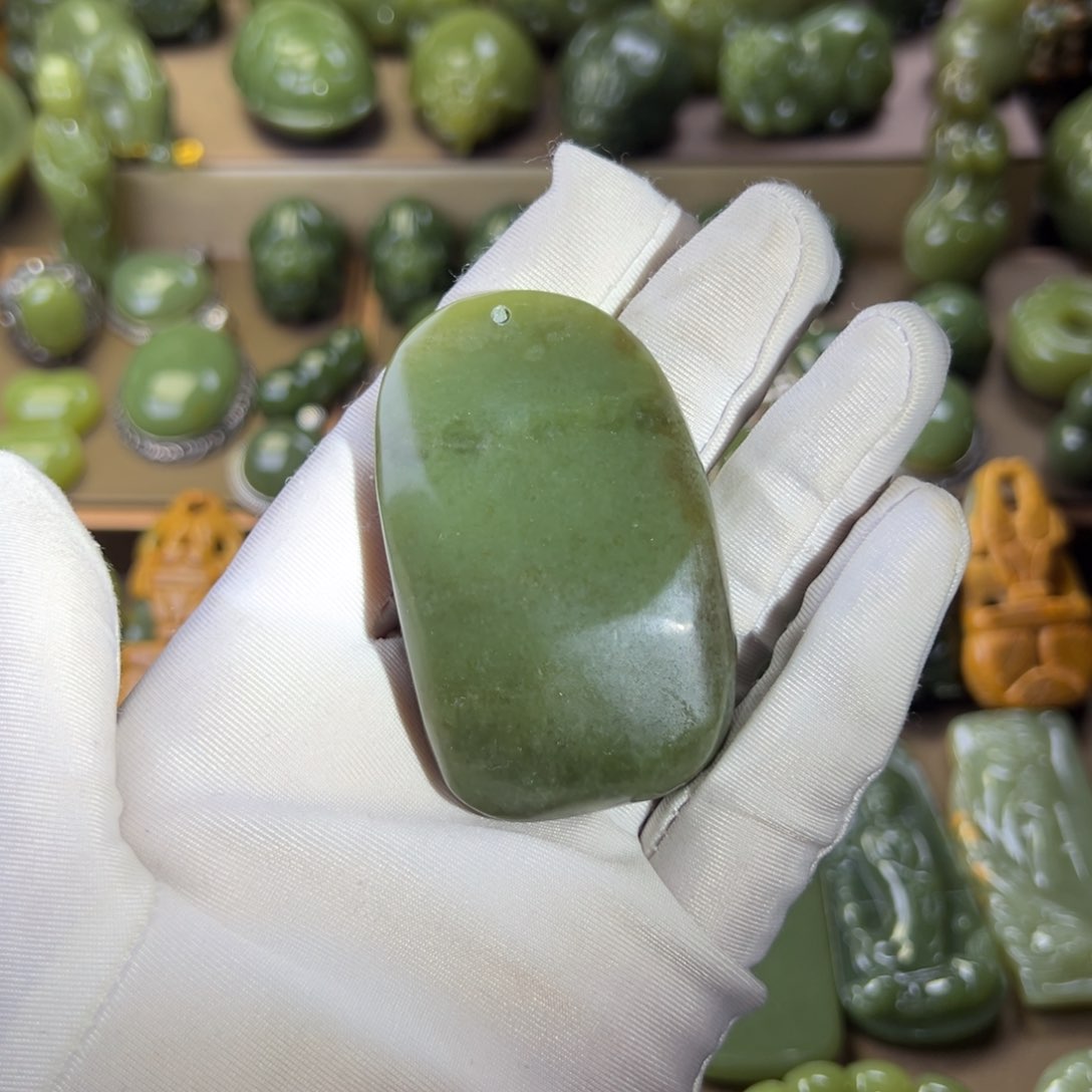 岫岩老玉（透闪石质玉）挂件未镶嵌