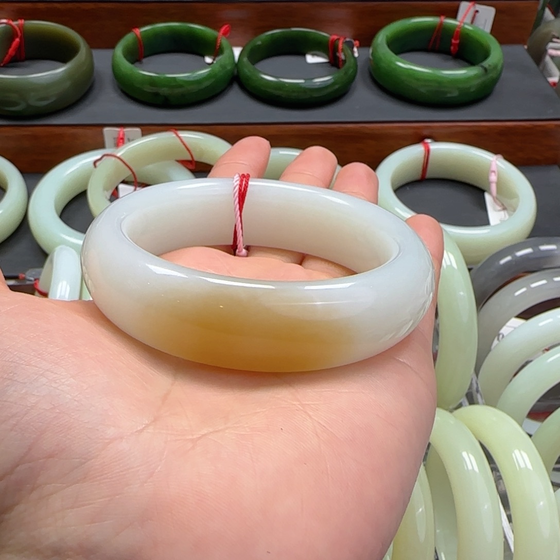 和田玉未镶嵌手镯