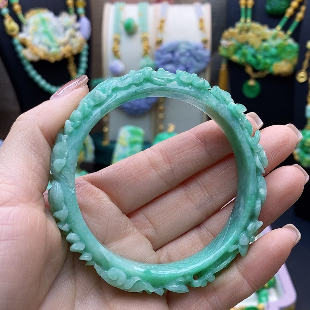 翡翠颈饰未镶嵌天然