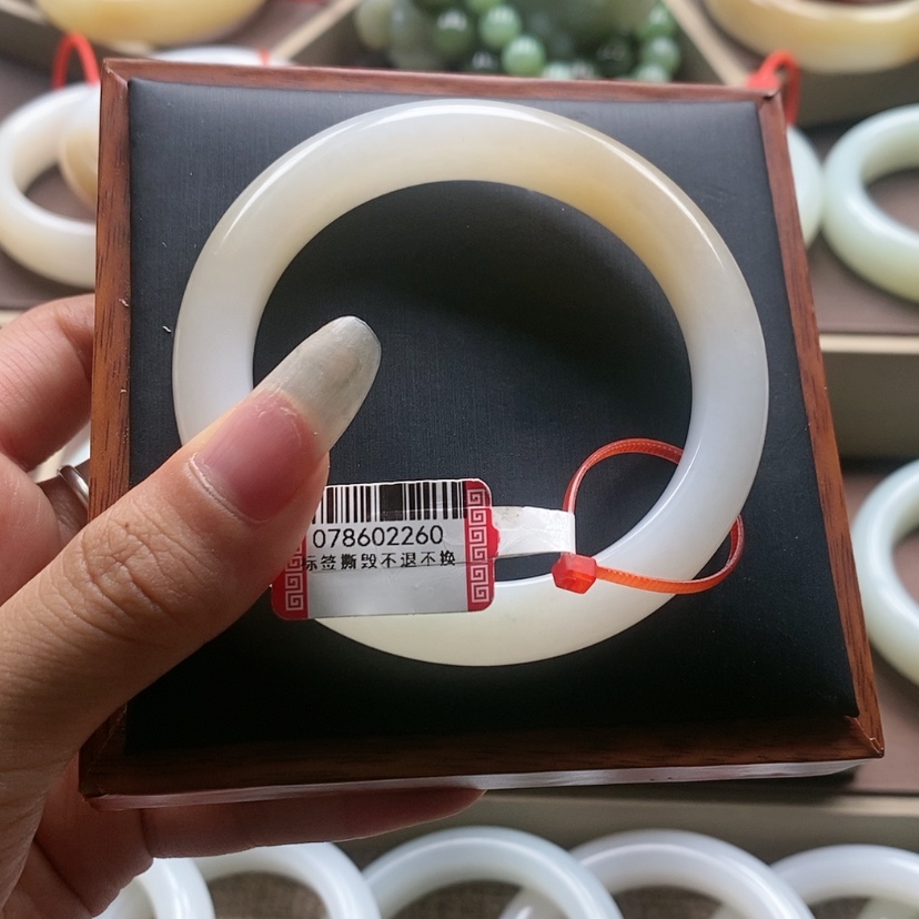 【闪购商品】未镶嵌手镯和田玉