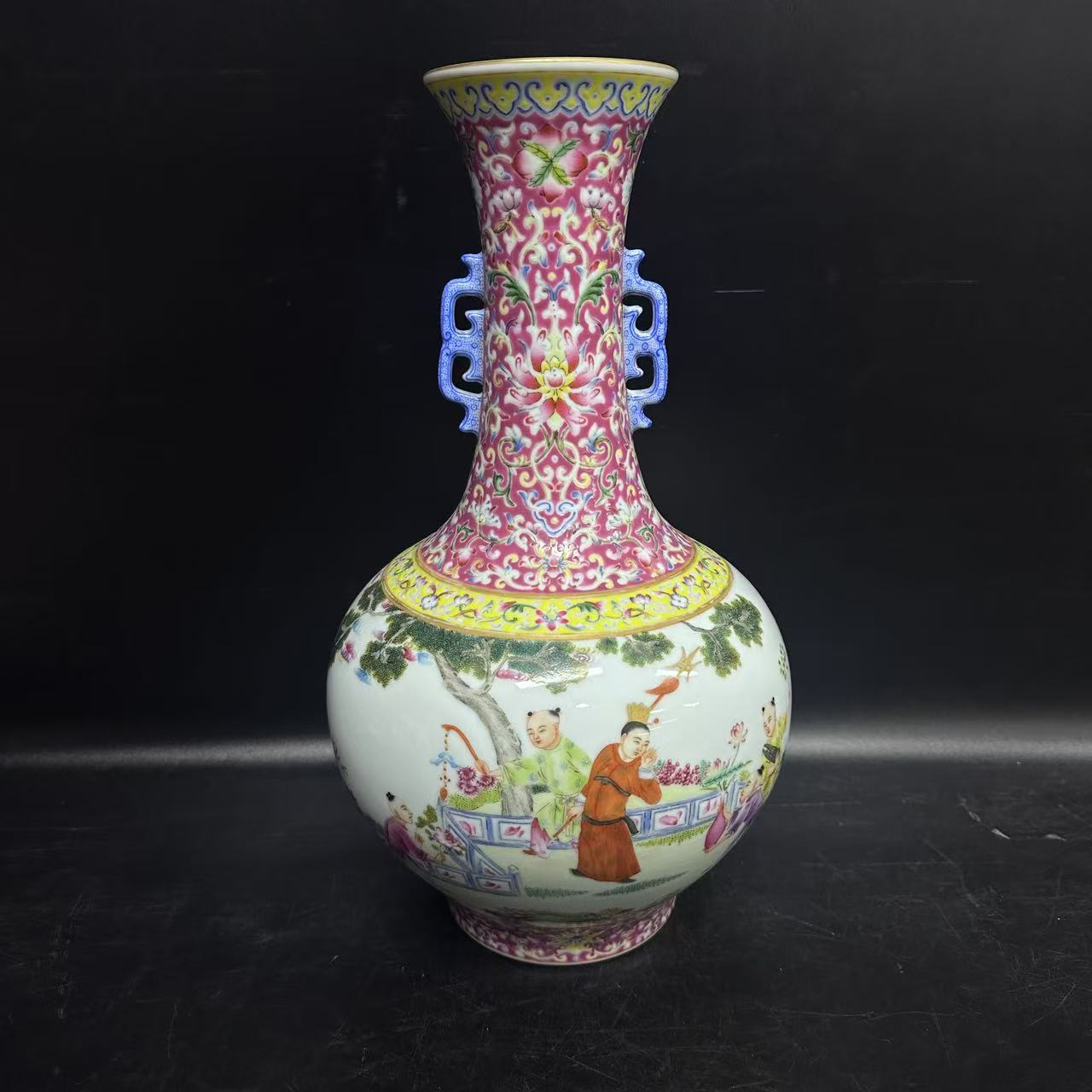 粉彩人物故事纹双耳瓶