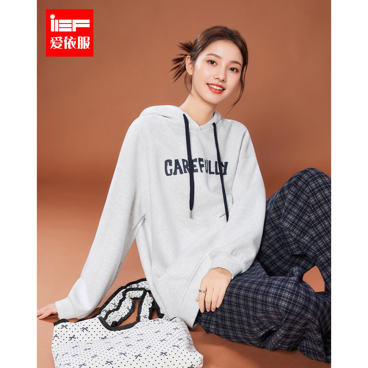 IEF/爱依服2025秋季新款韩版时尚休闲可爱小狗印花宽松百搭卫衣