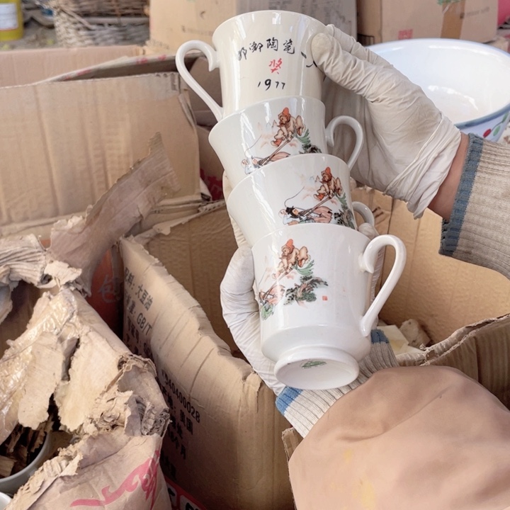 摆件陶瓷摆件工艺品。