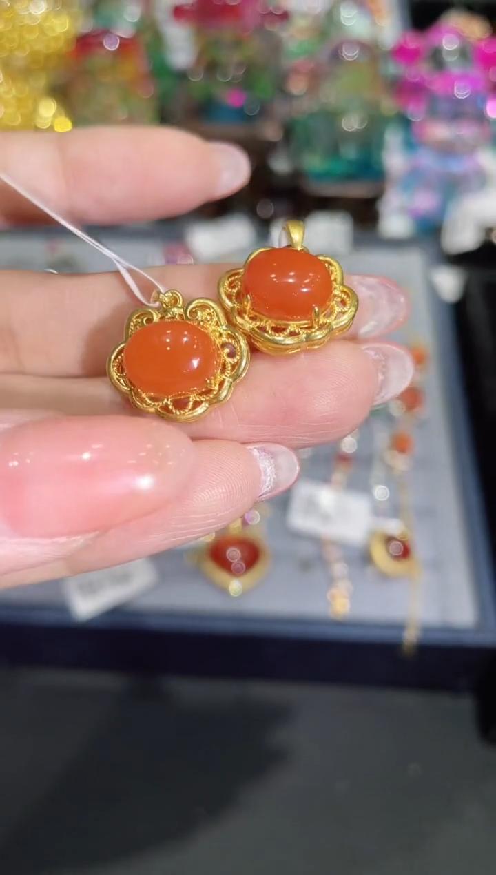 18K金镶嵌南红吊坠（不含链）多样性发其一