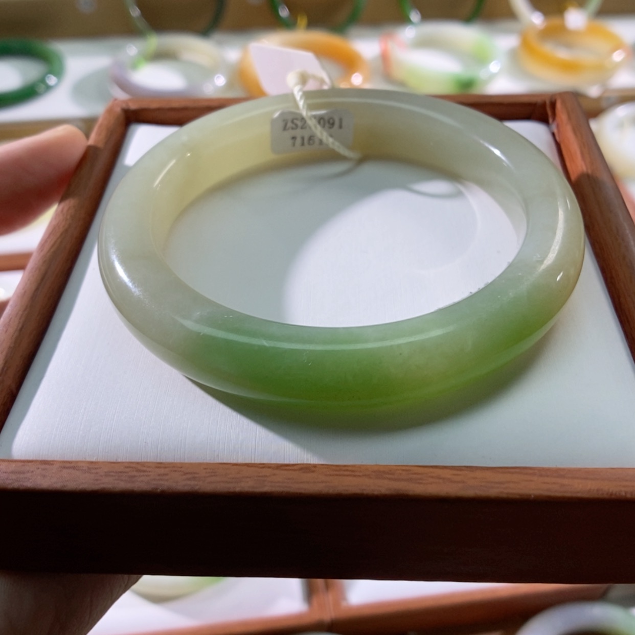 【闪购商品】未镶嵌手镯和田玉（翠青玉）