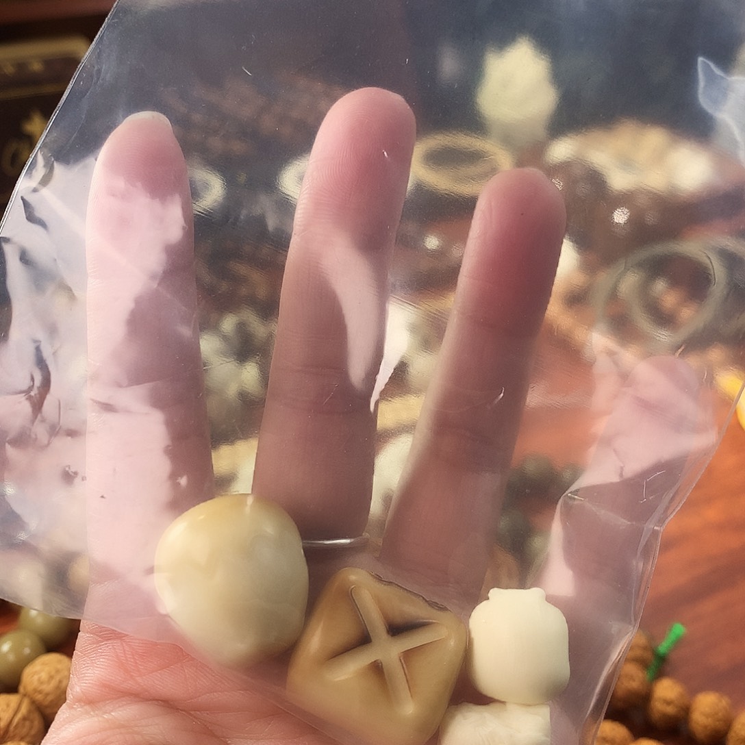 姜****菩提根/象牙果吊坠