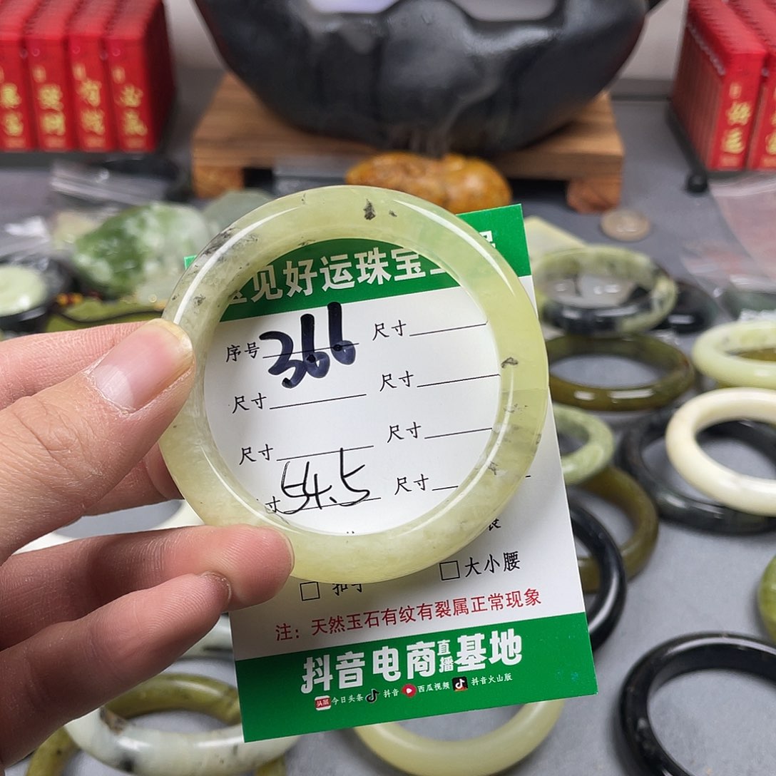 蛇纹石玉手镯未镶嵌