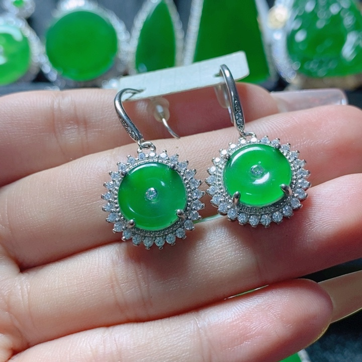 翡翠颈饰未镶嵌