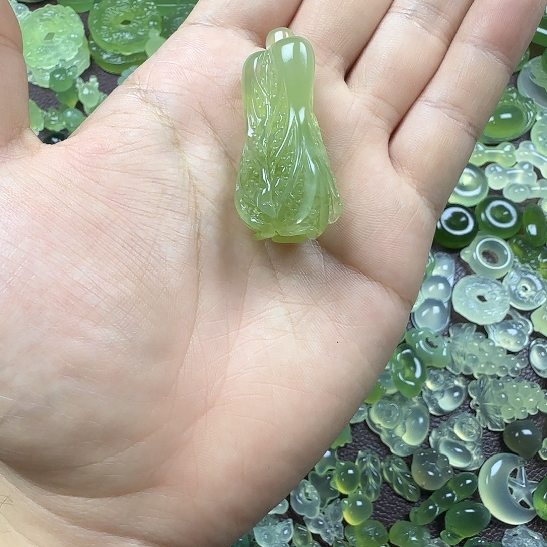 蛇纹石玉未镶嵌岫玉吊坠