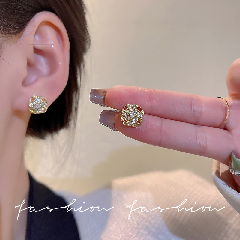 合金锆石耳饰 (A166)银针小众设计高级感2024年新款洋气轻奢耳环