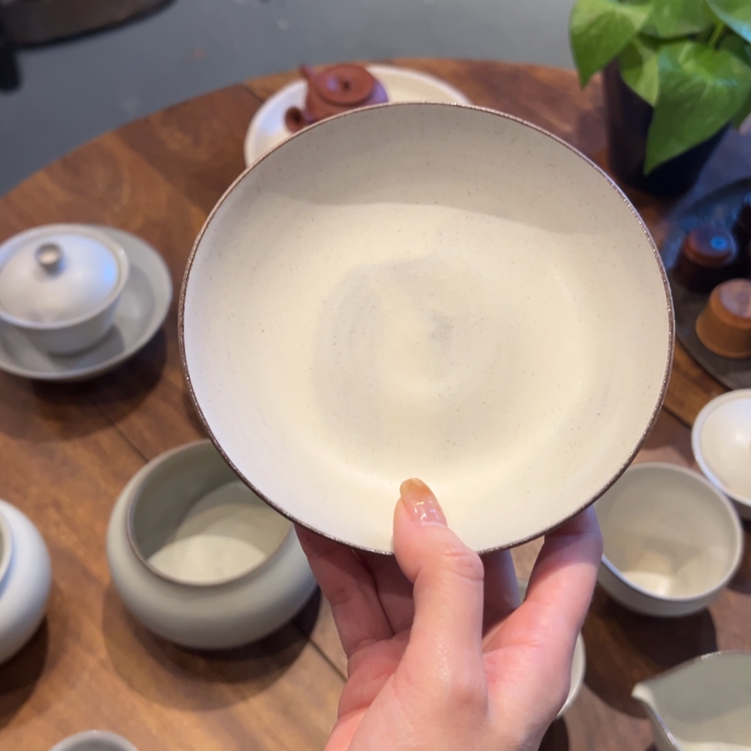 瓷片陶瓷。      陶瓷。     