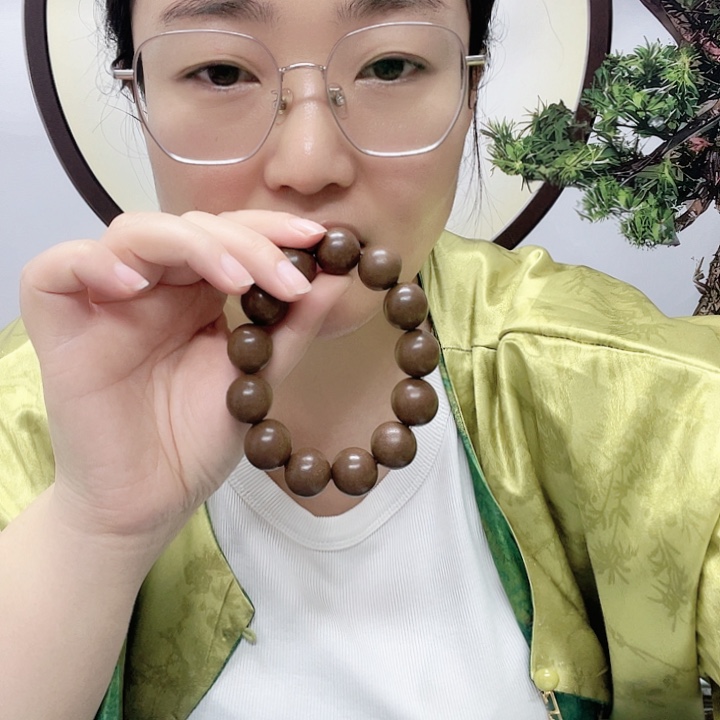 压****雅1.8大四合单圈手串
