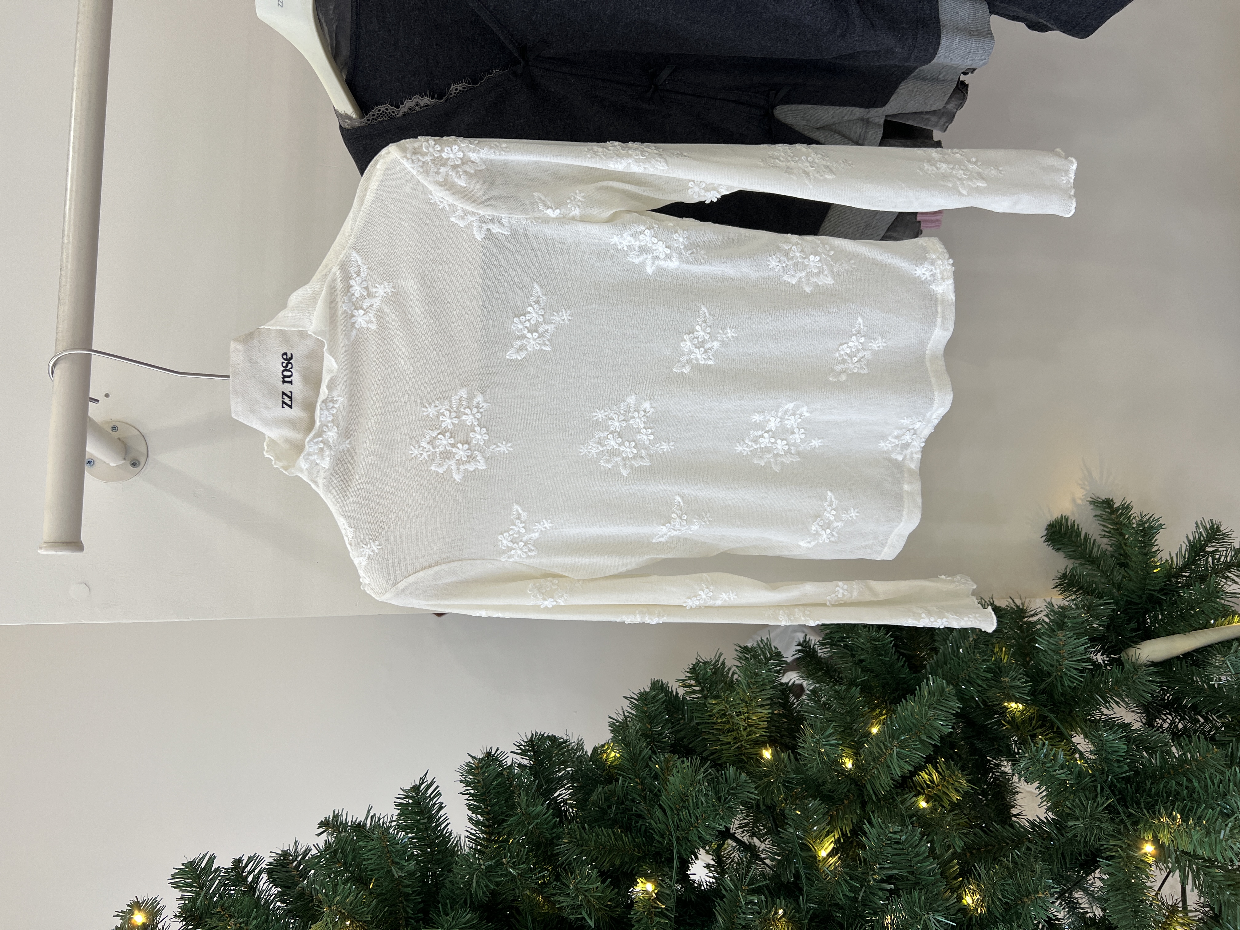 【zzrose人鱼蕾丝 】刺绣气质蕾丝白色内搭长袖打底衫