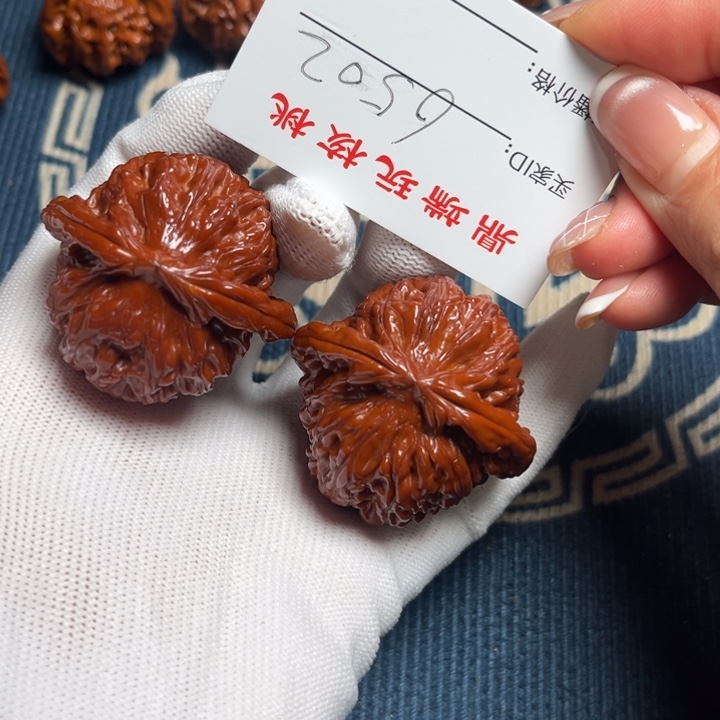 爱***拉小洁文玩核桃44白狮子6502