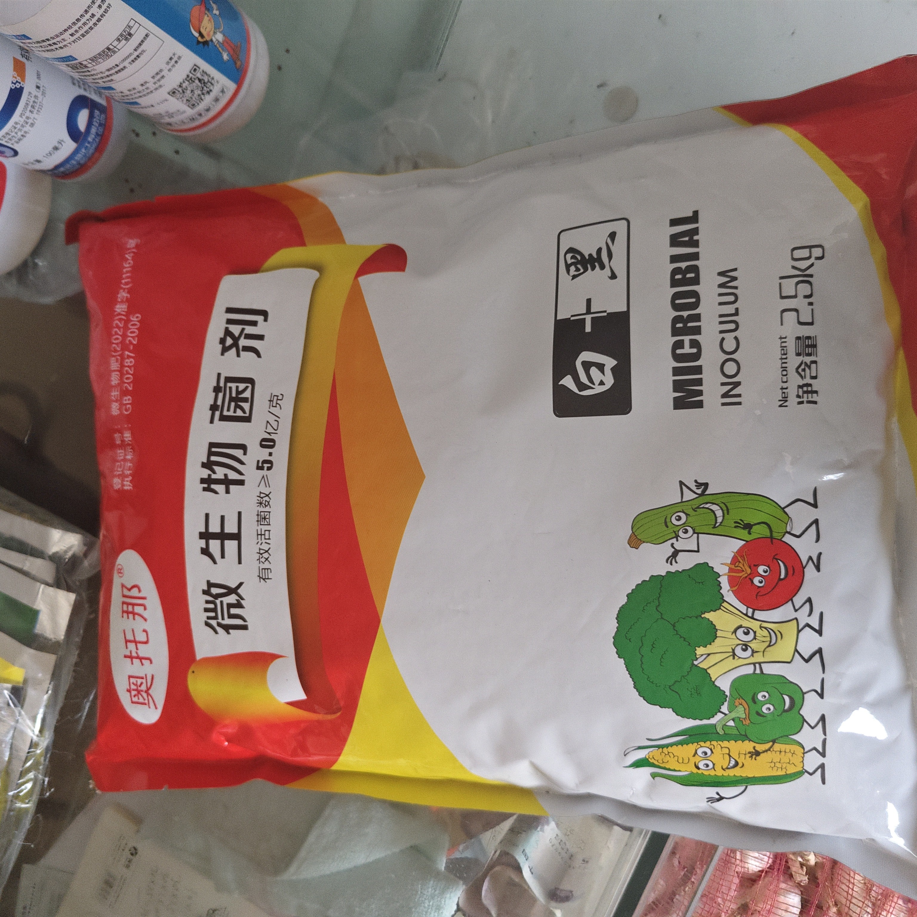 白➕黑微生物菌剂，改善土壤抗重茬根腐