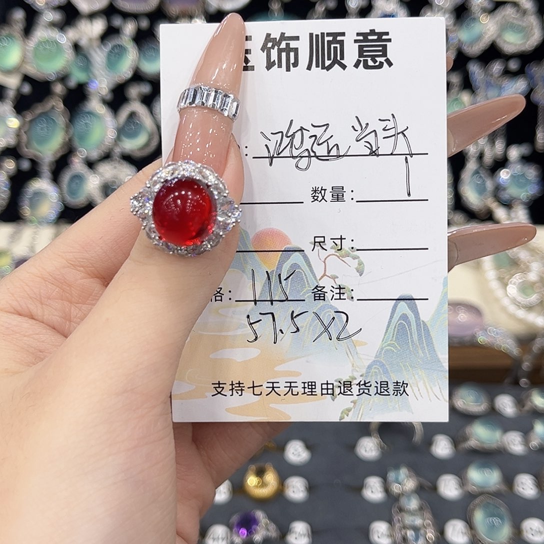 鸿****托帕石银S925镶嵌戒指