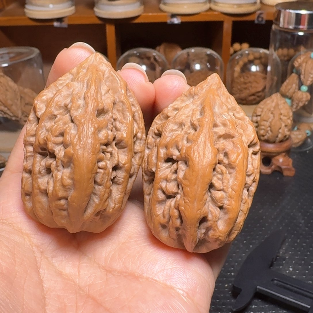 文玩核桃把件40克霸王龙