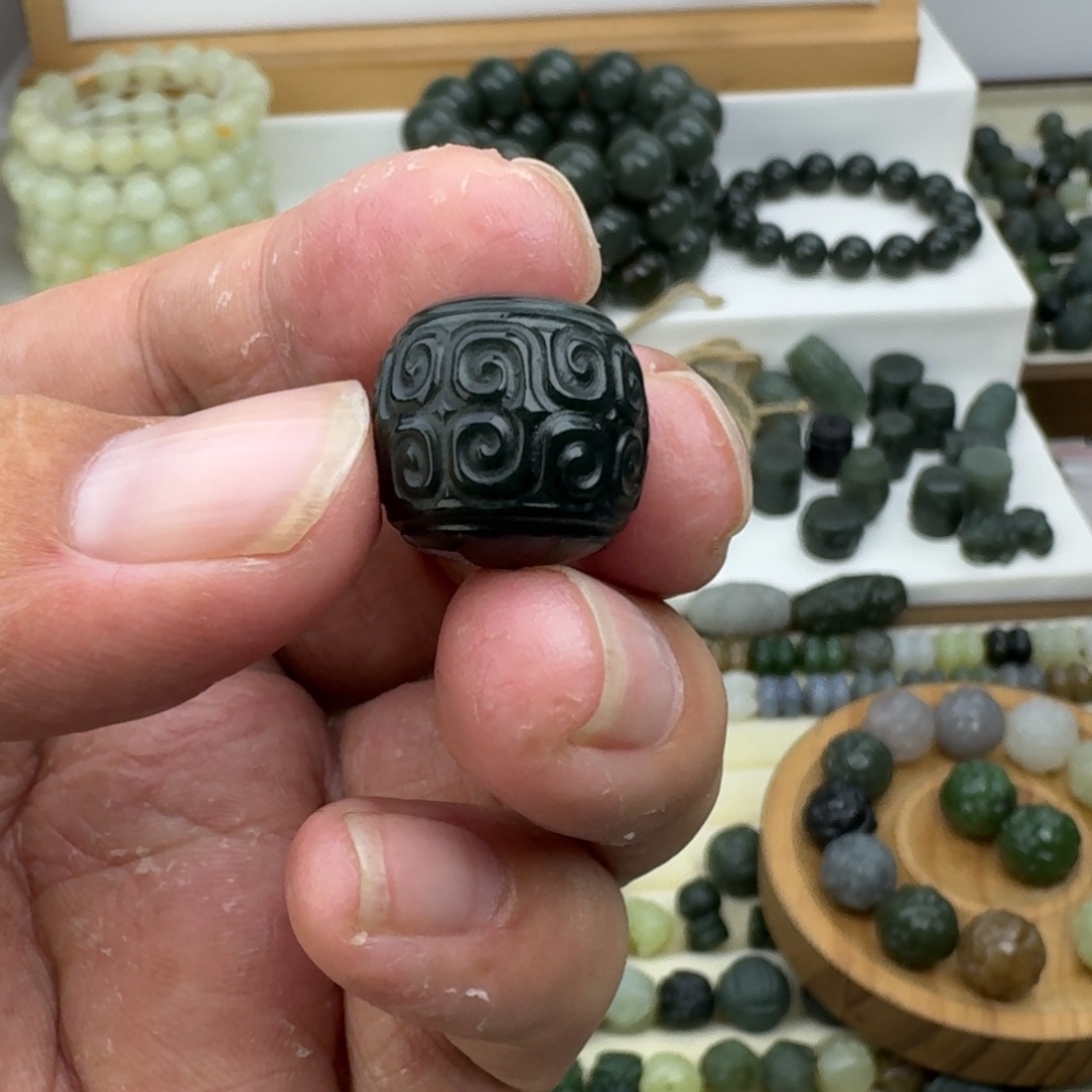 雪***勤和田玉未镶嵌珠宝半成品和田玉黑青回纹老型15×16㎜