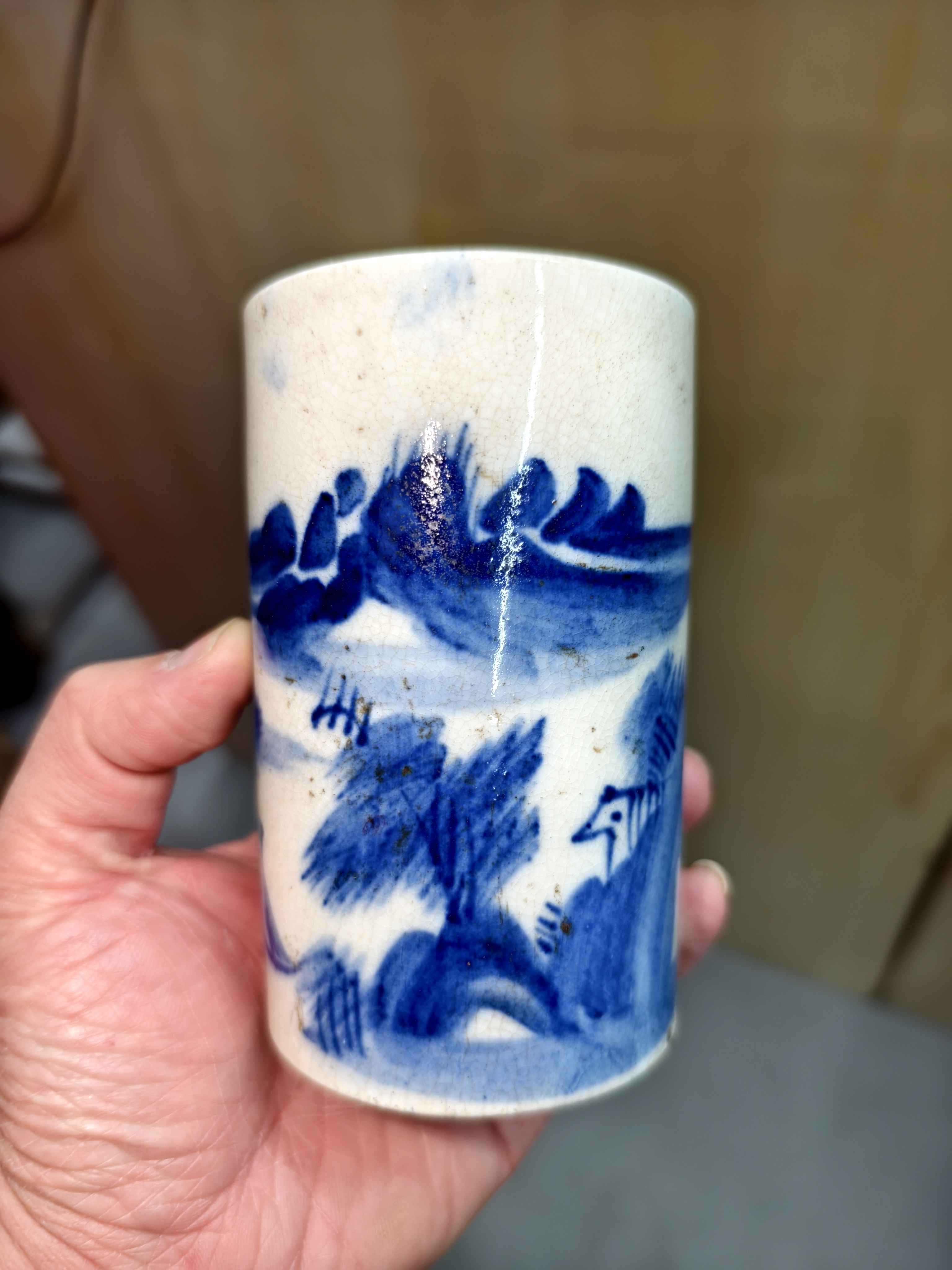 笔筒。青花笔筒，山水笔筒