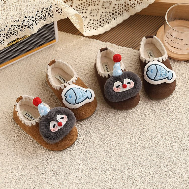 2025冬季新款包根女童卡通企鹅保暖勃肯鞋儿童棉拖加绒宝宝毛毛鞋
