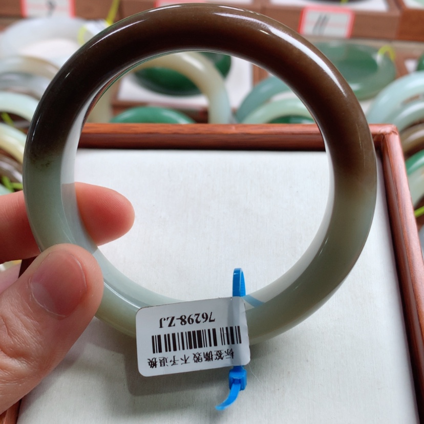 【闪购商品】和田玉手镯未镶嵌59