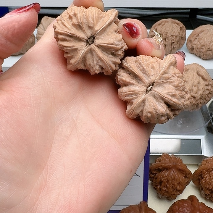 文玩核桃吊坠风38全品赤龙鸡心