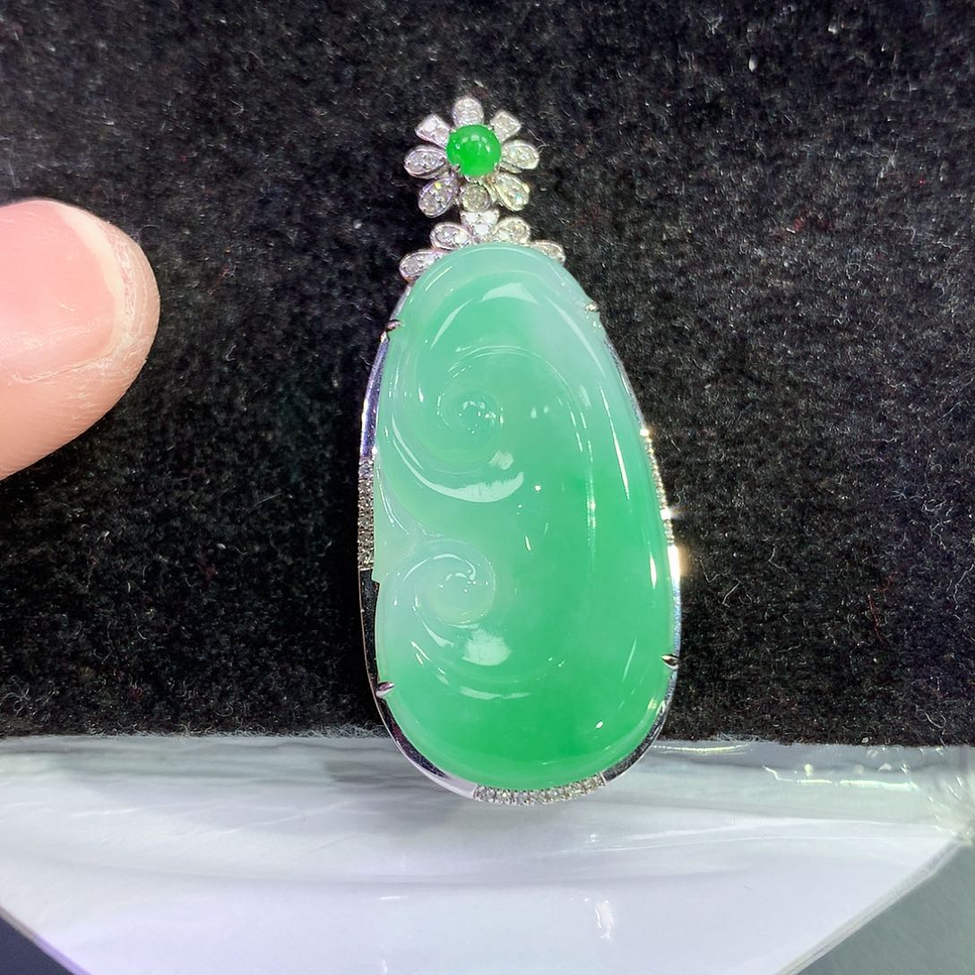 翡翠吊坠(赠链)18K金镶嵌