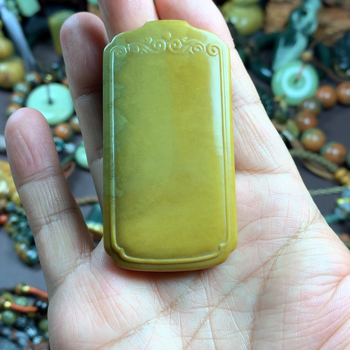 吊坠(赠链)未镶嵌岫岩河磨玉（透闪石质玉）米**吴