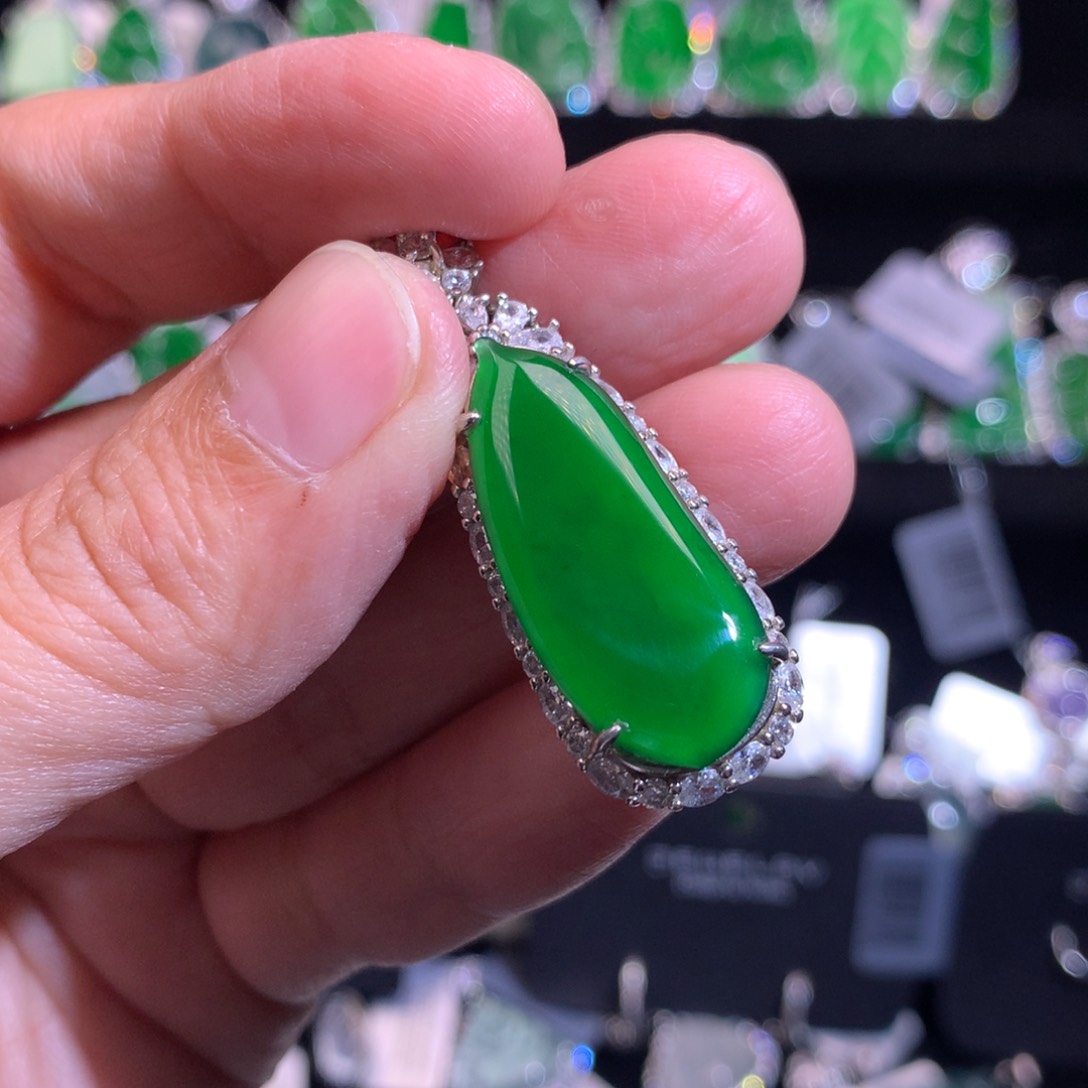 【闪购商品】颈饰银S925镶嵌翡翠