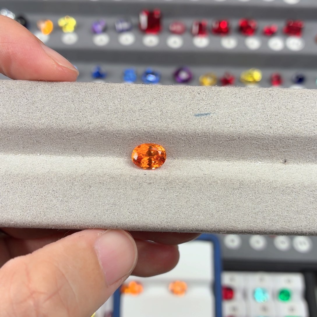 池***宝合成（培育）蓝宝石裸石1.84ct