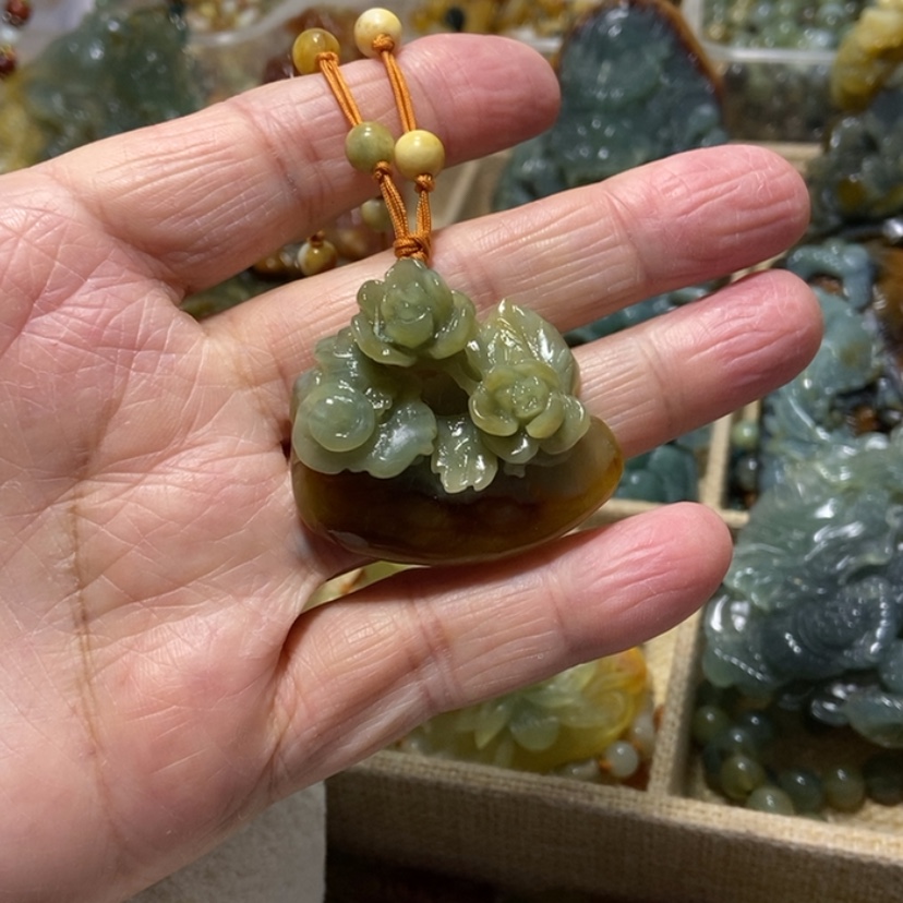 【闪购商品】蛇纹石玉未镶嵌颈饰