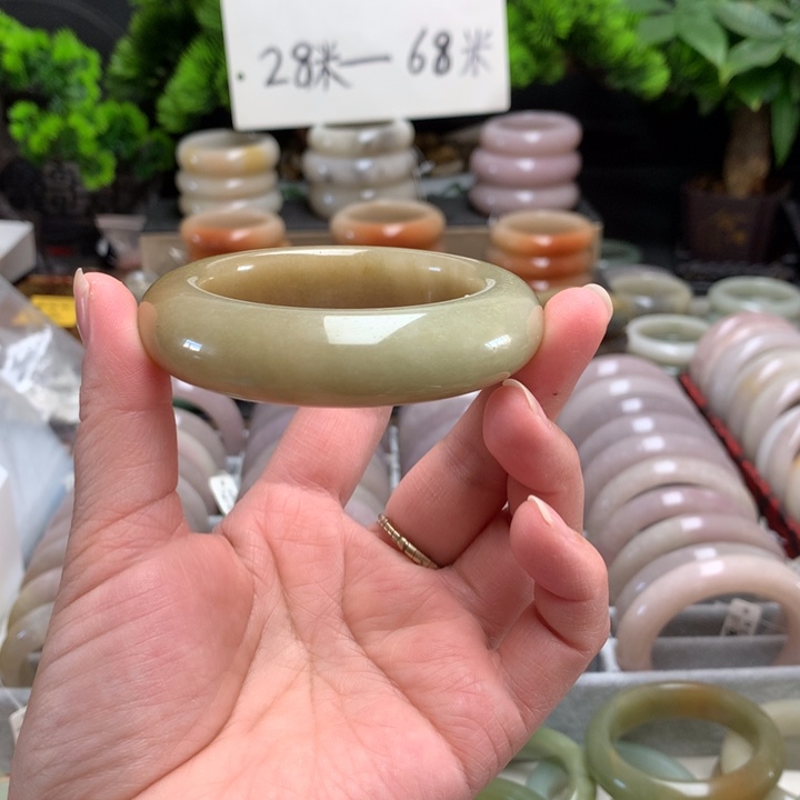 石英质玉（佘太翠）未镶嵌手镯53.6