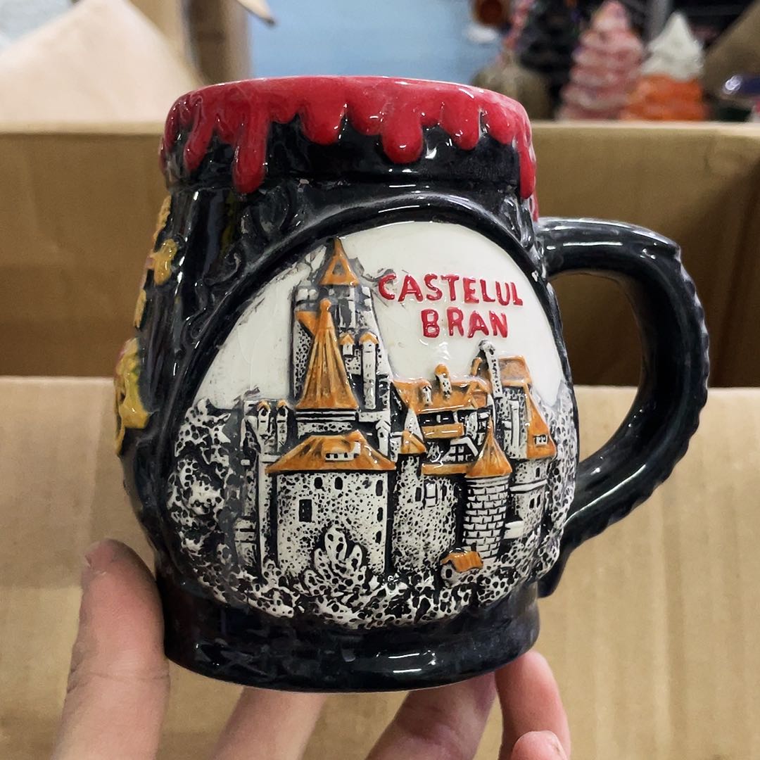 摆件   磕碰。封釉。