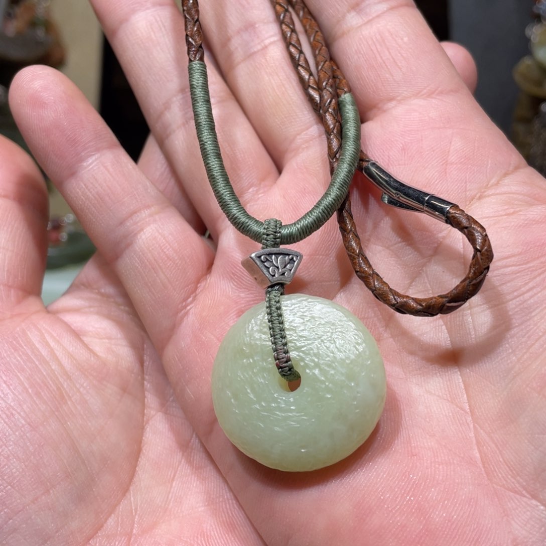 颈饰未镶嵌和田玉（糖玉）