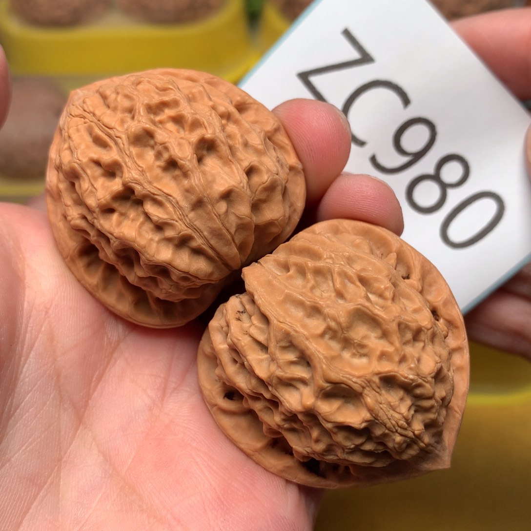 文玩核桃把件毕业金牛39