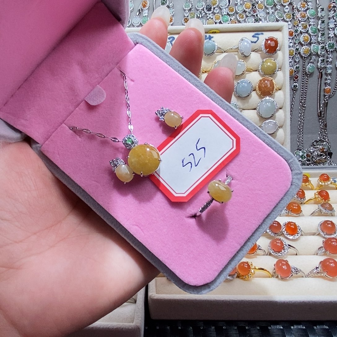 翡翠未镶嵌戒指缅甸