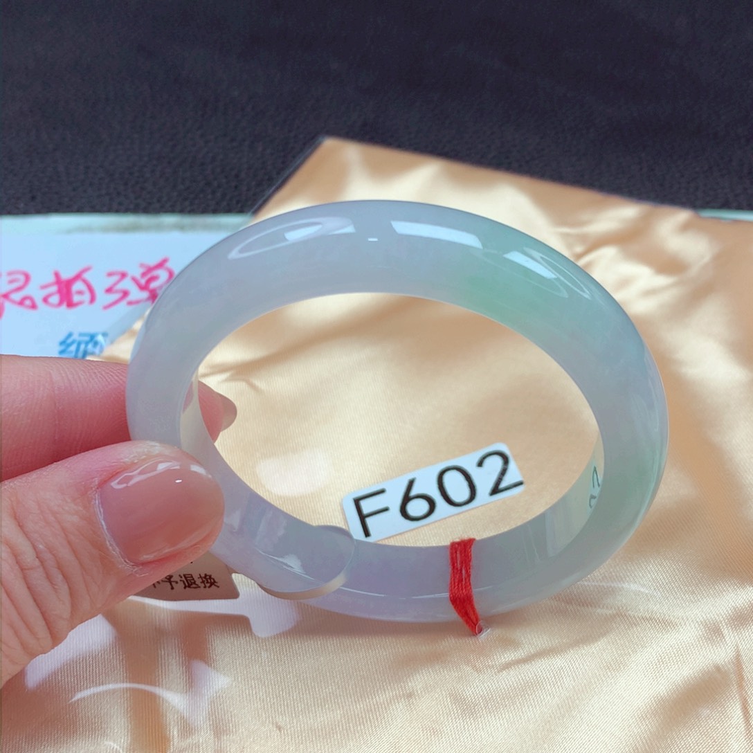 翡翠手镯未镶嵌手镯88