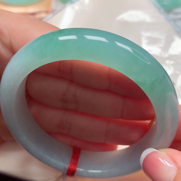 翡翠手镯未镶嵌冰胶蓝23微瑕