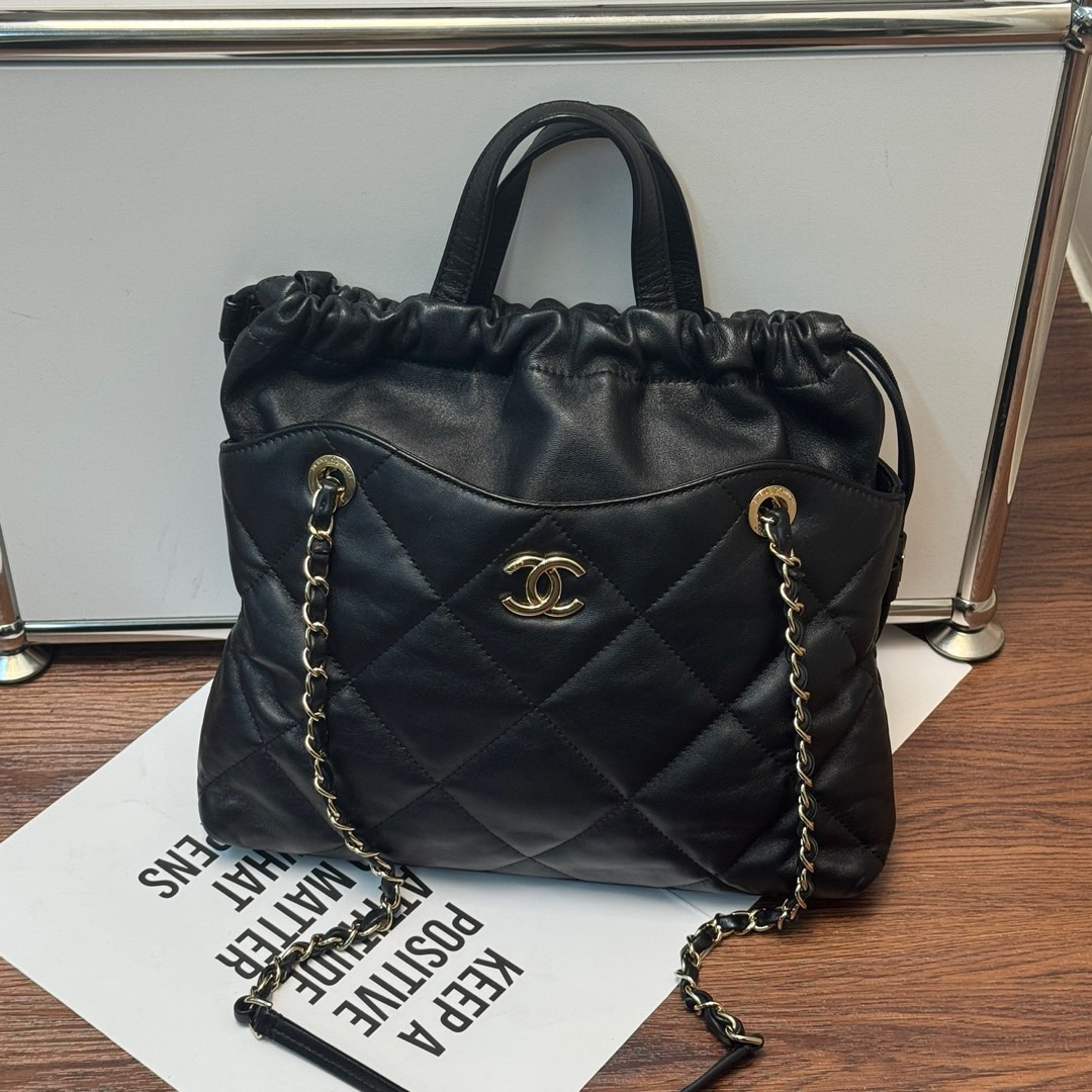 95新 Chanel/香奈儿  黑金 羊皮 菱格纹抽绳福袋小号/690291926