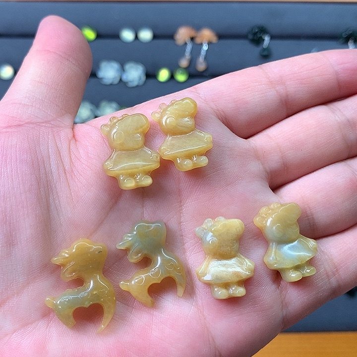 未镶嵌蛇纹石玉耳饰