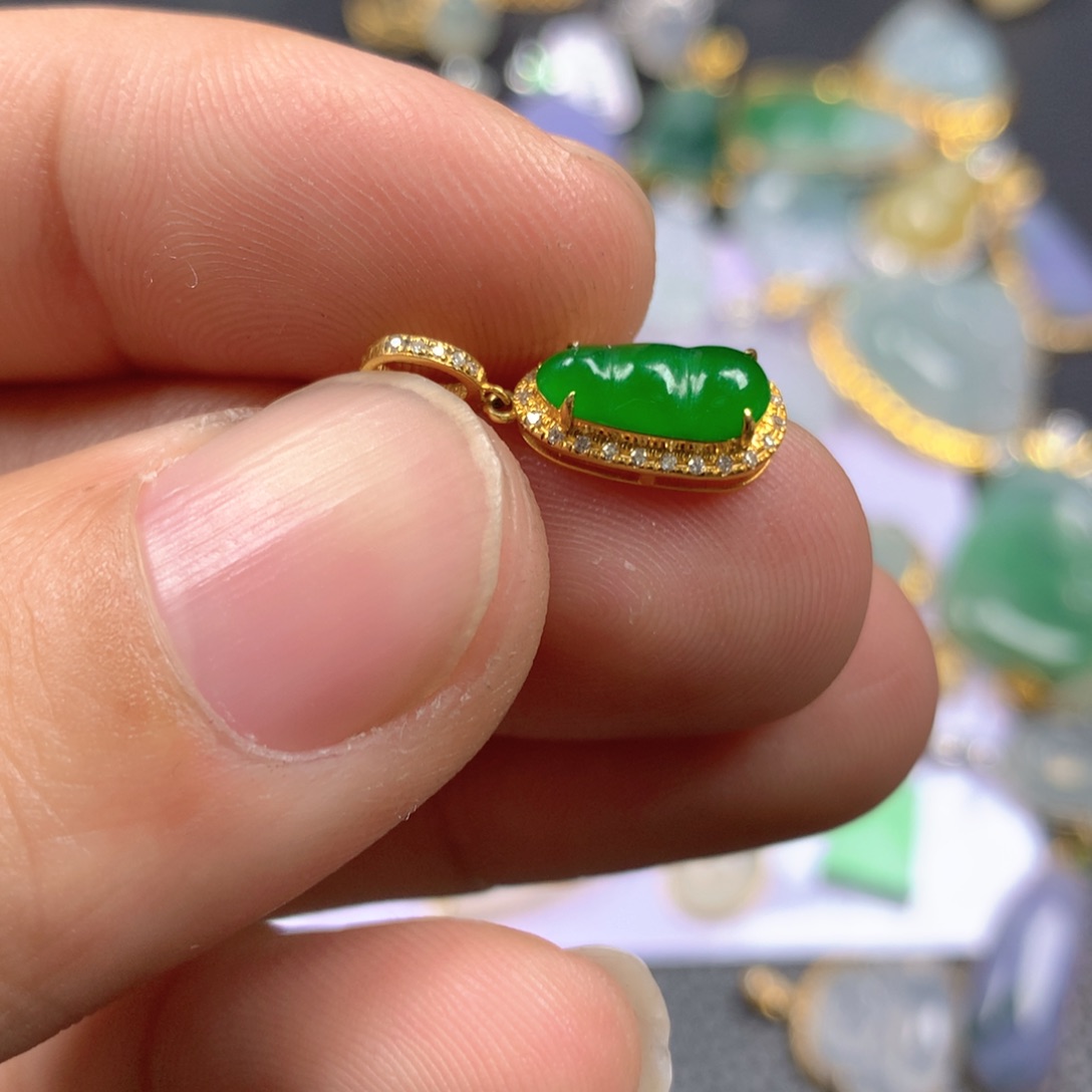 【闪购商品】翡翠颈饰18K金镶嵌翡翠