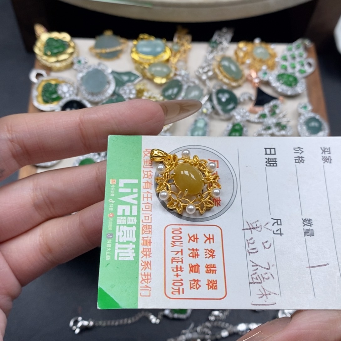 翡翠颈饰未镶嵌翡翠