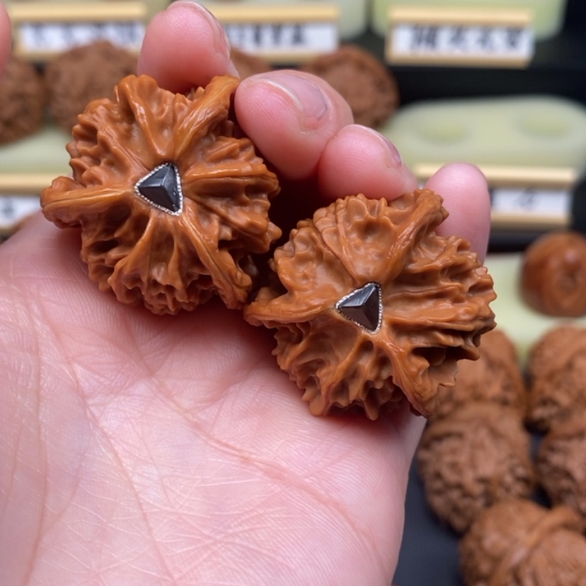 【闪购商品】文玩核桃吊坠三棱36