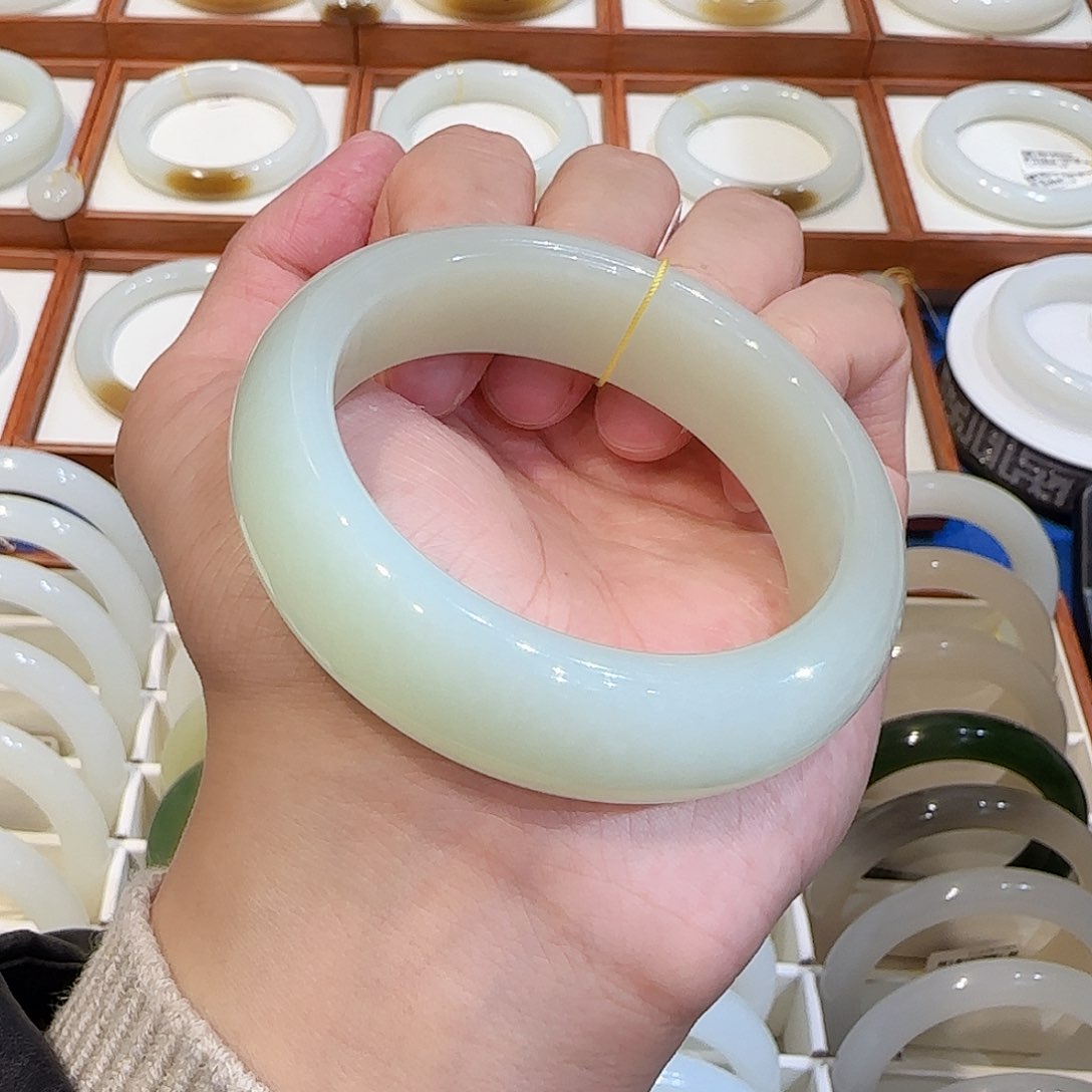 和田玉手镯未镶嵌且末暖青黄轮胎57+ 58 59