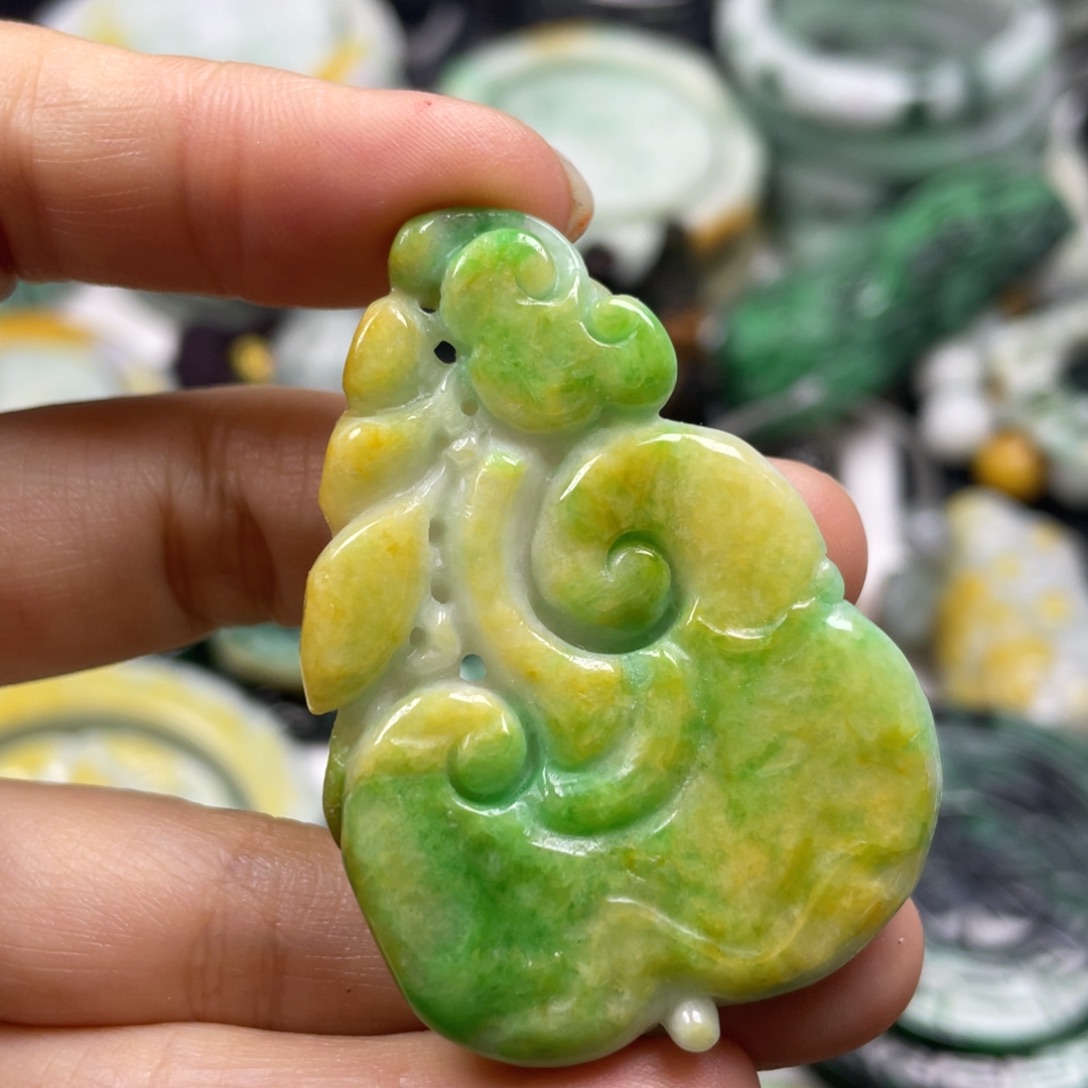 翡翠未镶嵌颈饰金*大牌子